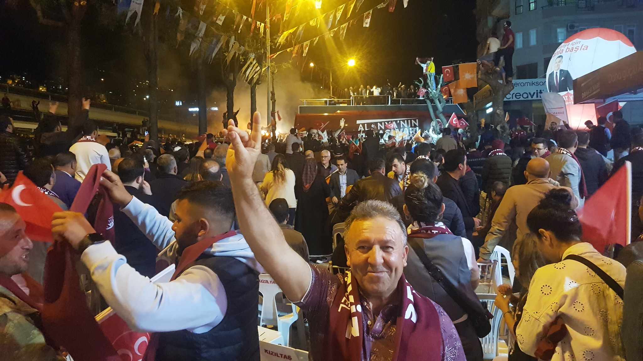 YÜCELDEN AKŞAM MİTİNGİ 10 BEN 57e86