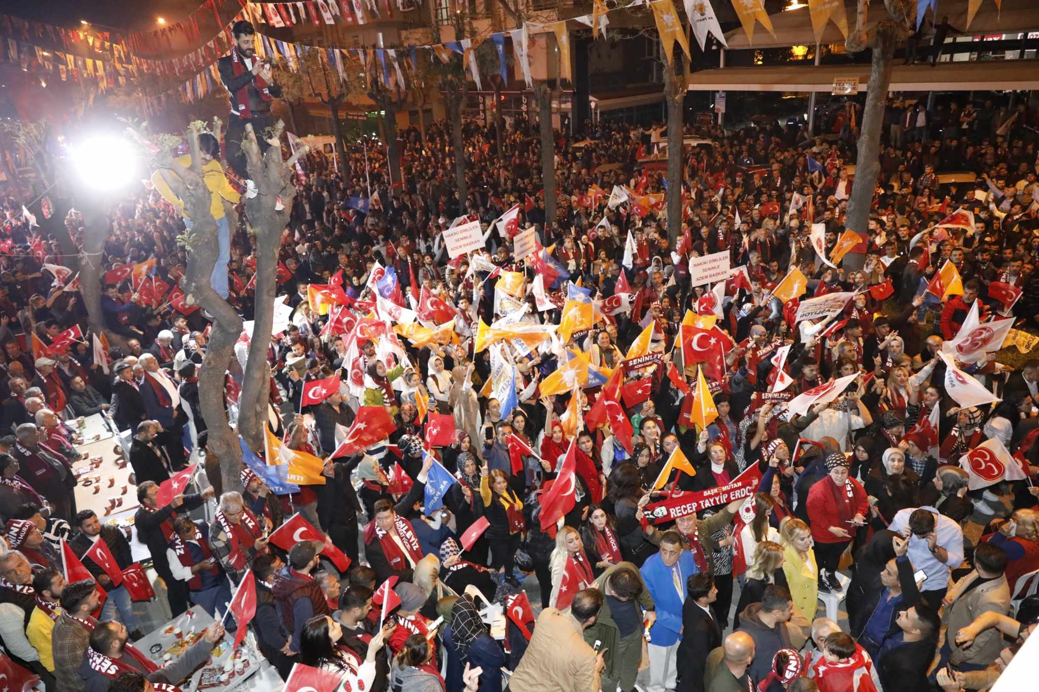 YÜCELDEN AKŞAM MİTİNGİ 5jpg 2f2ac