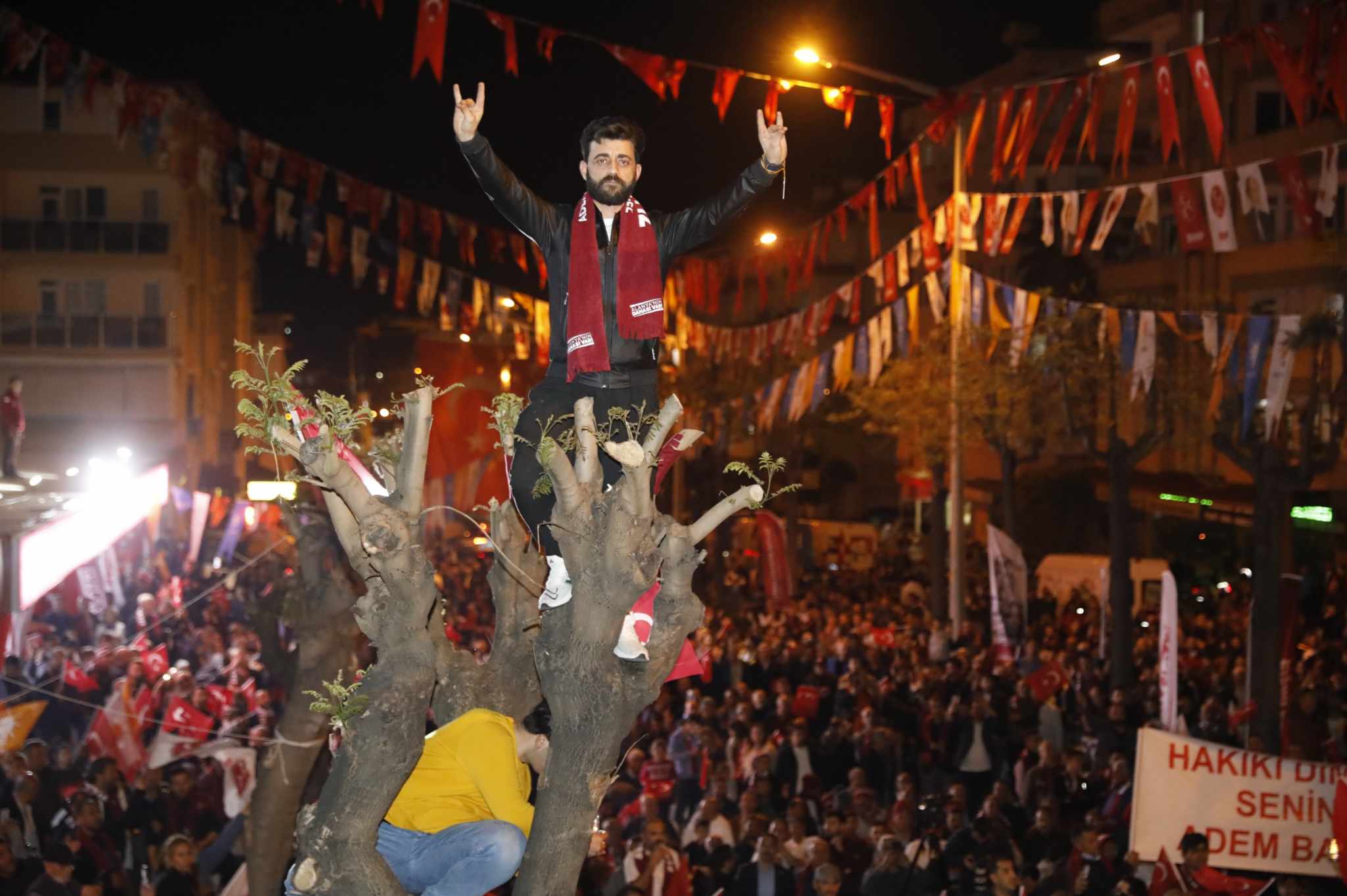 YÜCELDEN AKŞAM MİTİNGİ 7 84858