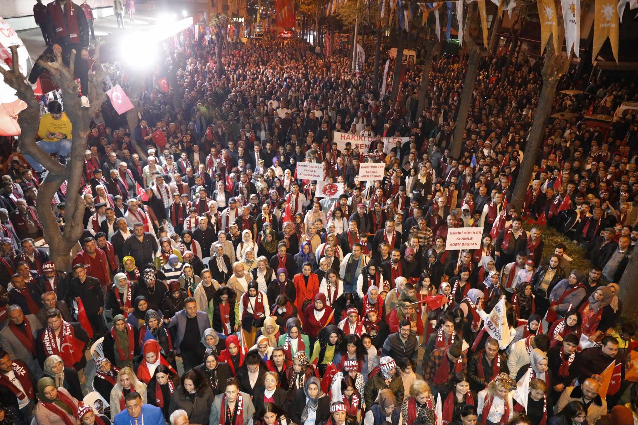 YÜCELDEN AKŞAM MİTİNGİ 8 de9d8