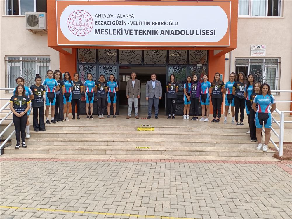 YÜCEL VE ÖĞRENCİLER 8 e6ece