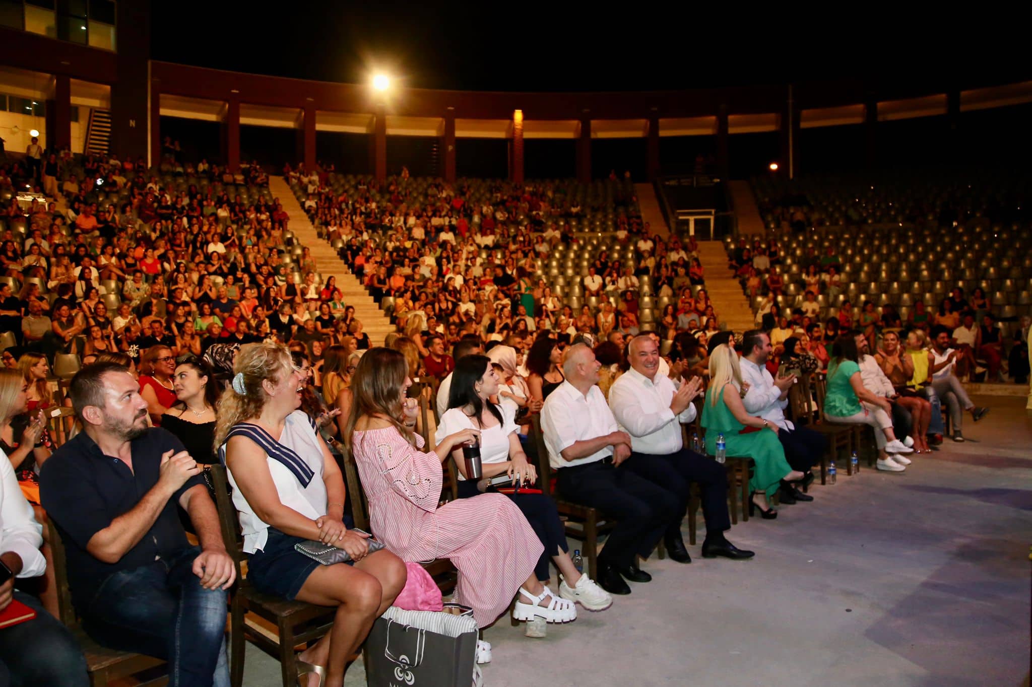 ZUHAL OLCAY KONSERİ 2 220d1