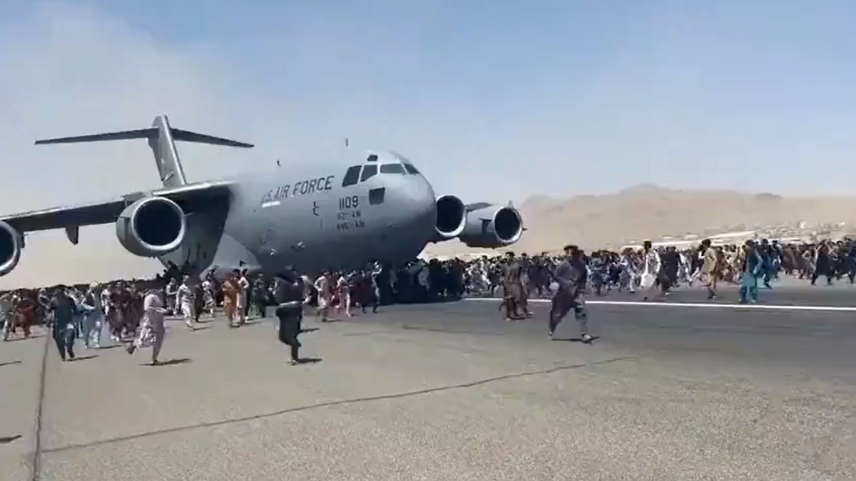 afganistan hava alanında 05a05