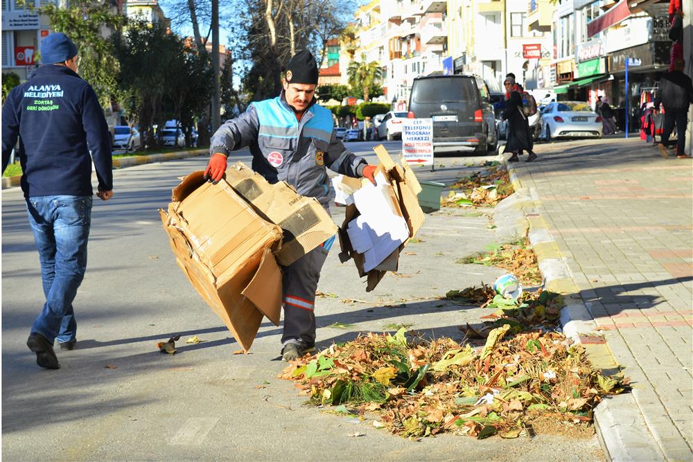alanya belediyesi şehri temizliyor 3 768561792591024256 42ac8