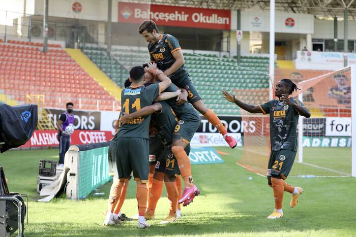 alanya karagümrük 1 5ff16bc5 1289 4444 afd1 8c3761a5676ebc45 23c70