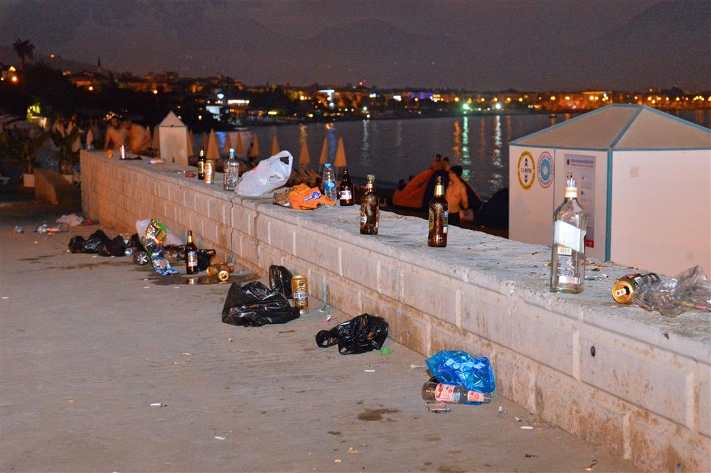 alanyada bayramda kirletine sokaklar 5 65a46