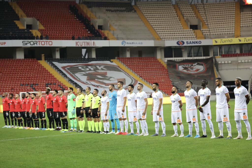 alanyaspor ile antepspor takımlarPhoto e4dd886d bbf8 48b5 ac5f 397bd3e2be08a9a8 146a4