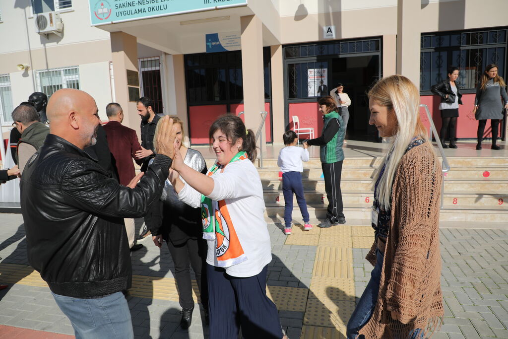 alanyaspordan özel öğrencilere ziyaret 2 Photo 7h5a6727f4d0 5a63a