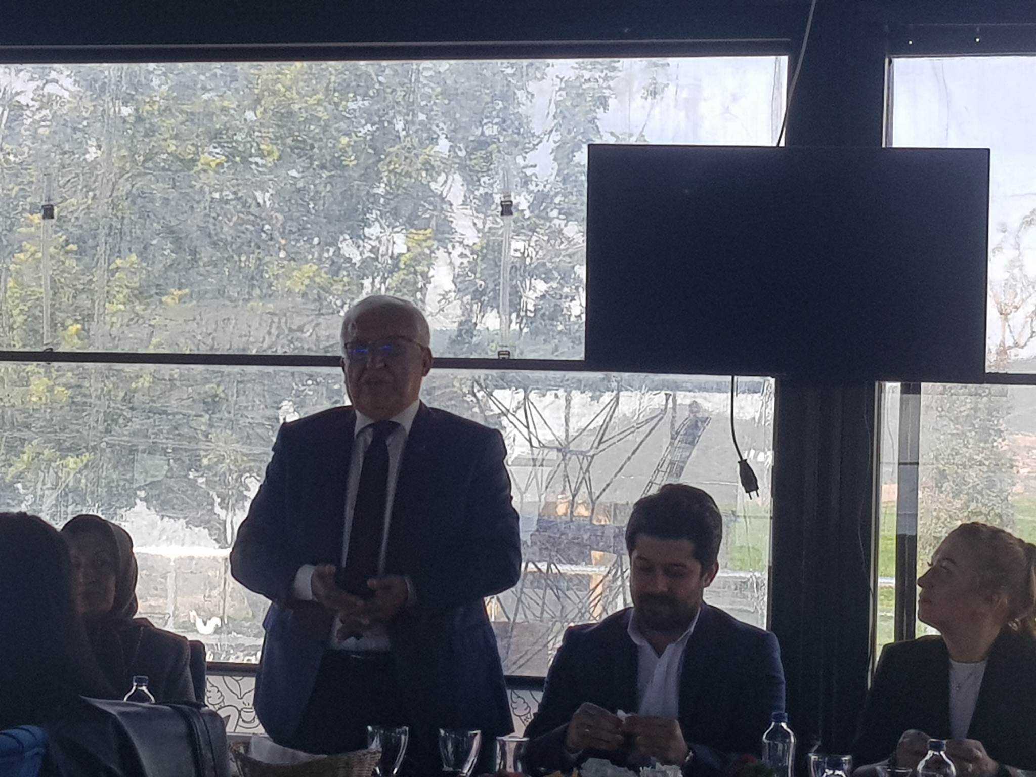 alikiriş konuşurken 99935