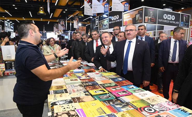 antalya konyaalti kitap fuari yeni yerinde acildiVALİ ce5ec