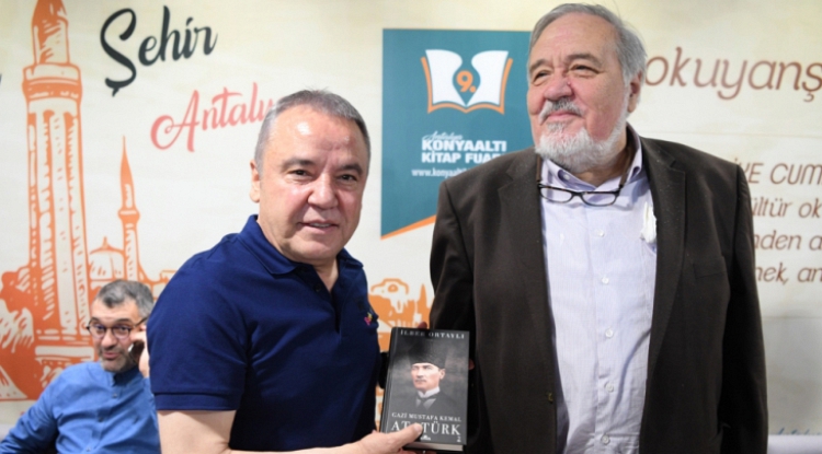 antalyalilar kitapla bulusuyor 4 4b8b8