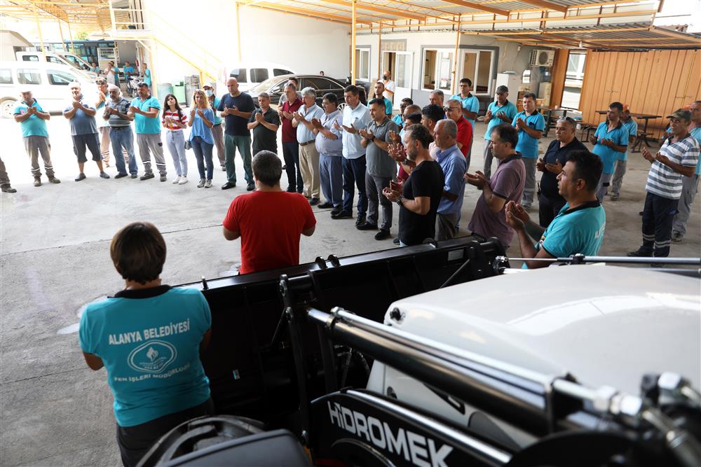 başkan ve iki kepçe 3 c7ba4