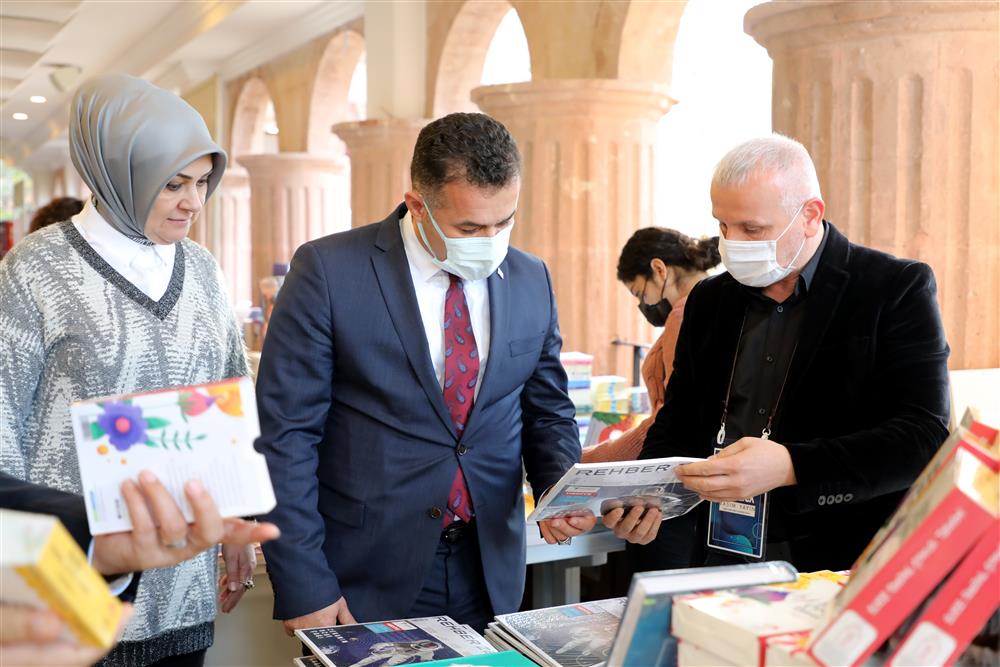 başkan yücel ve yazar 4 f959b