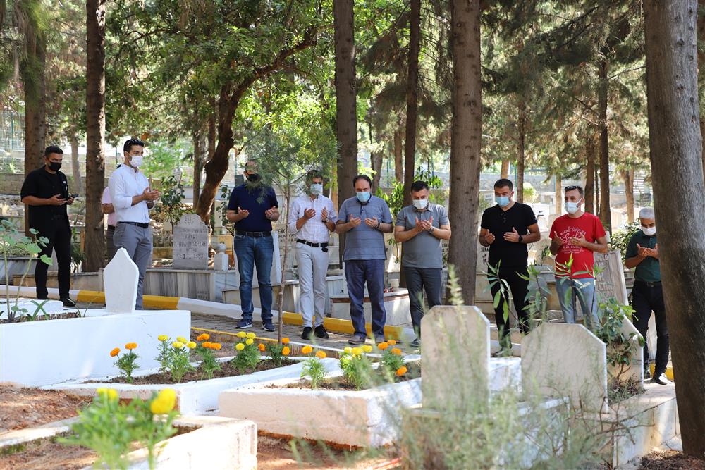 başkan yücel şehitlikte 2 1de08