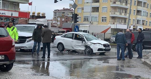 bektaş kavşağında kaza 2 alanya da panik anlari cevreyolunda korkunc kaza h397523 fcf49 fb5ae