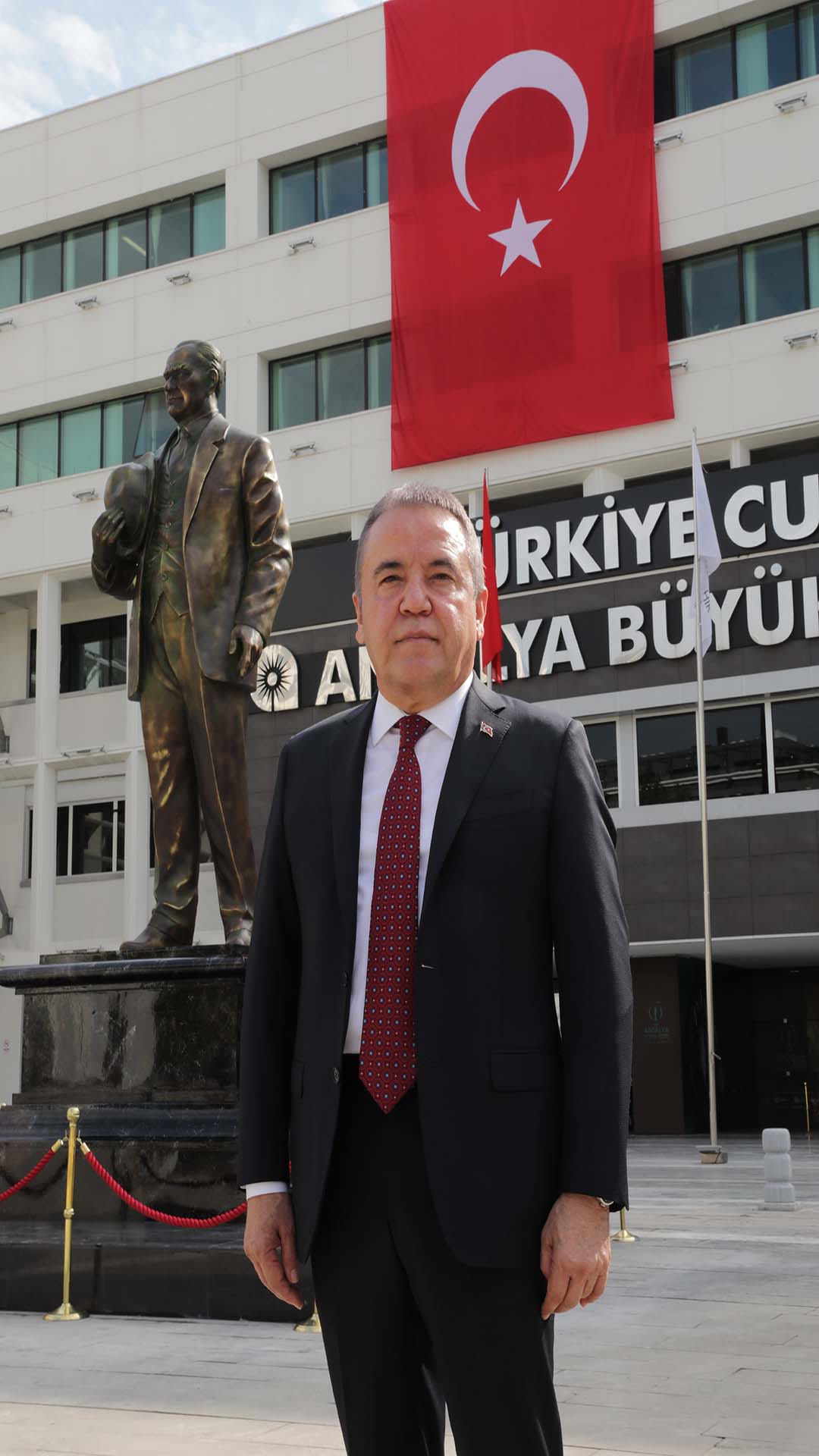 böcek on kasım 2 BüyükşehirBelediyesiAtatürkheykeli61 20201109140410 b3f63