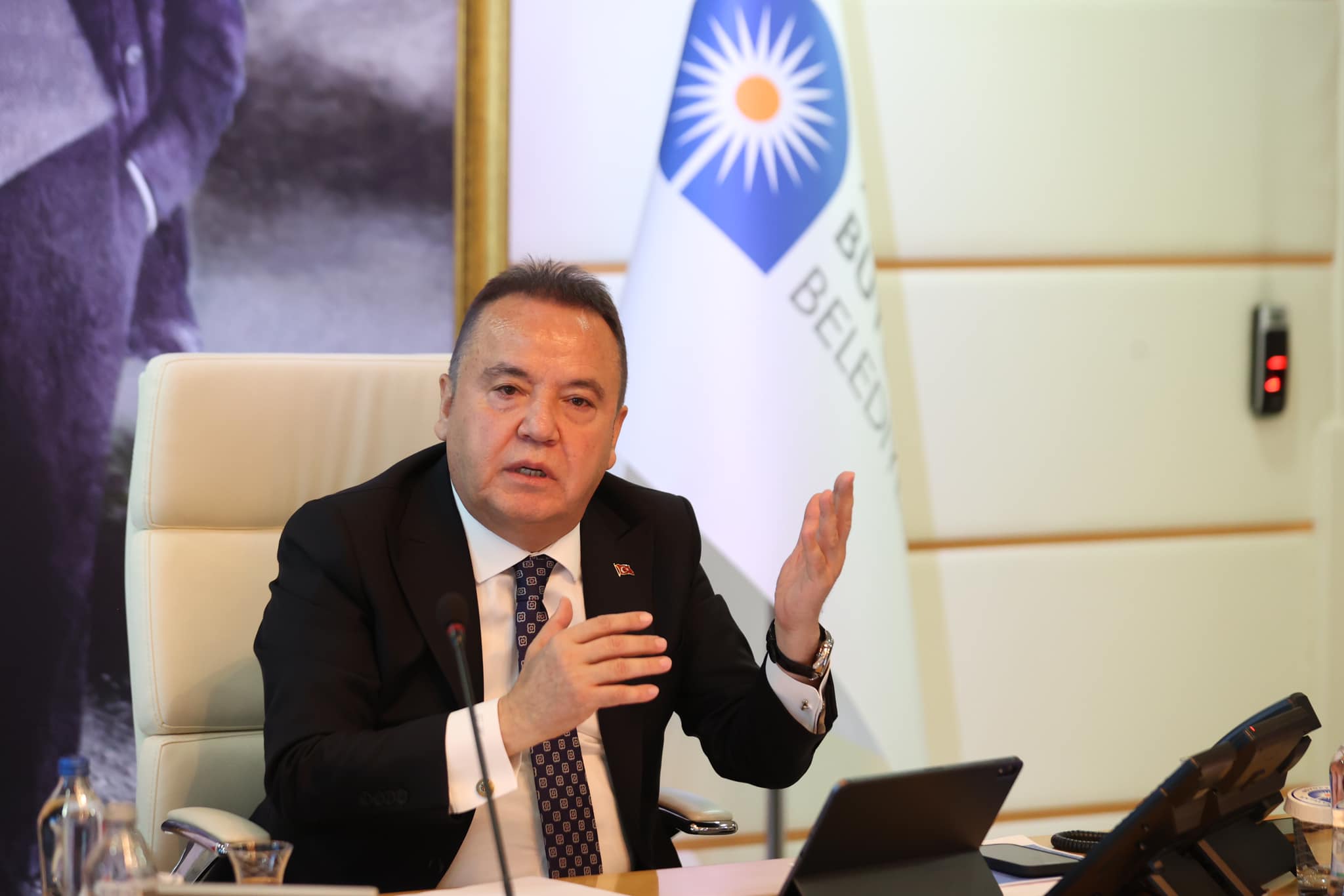 böcek toplantıda 2 5fe8b