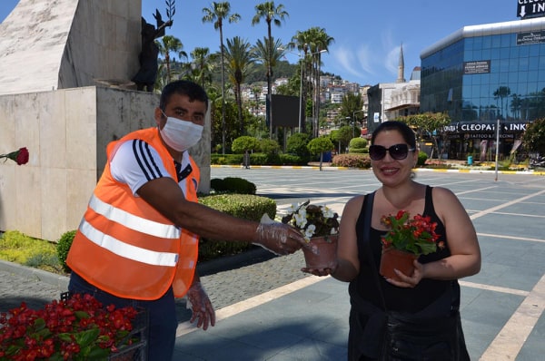 böceğin anneler günü çiçeği 3 96749994 684998215630078 1681605663479824384 n 4fc24