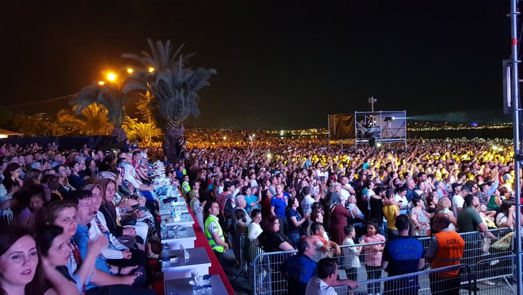 bülent ersoy konseri 2 64243381 383935462465766 7789738698211328000 n 7060c