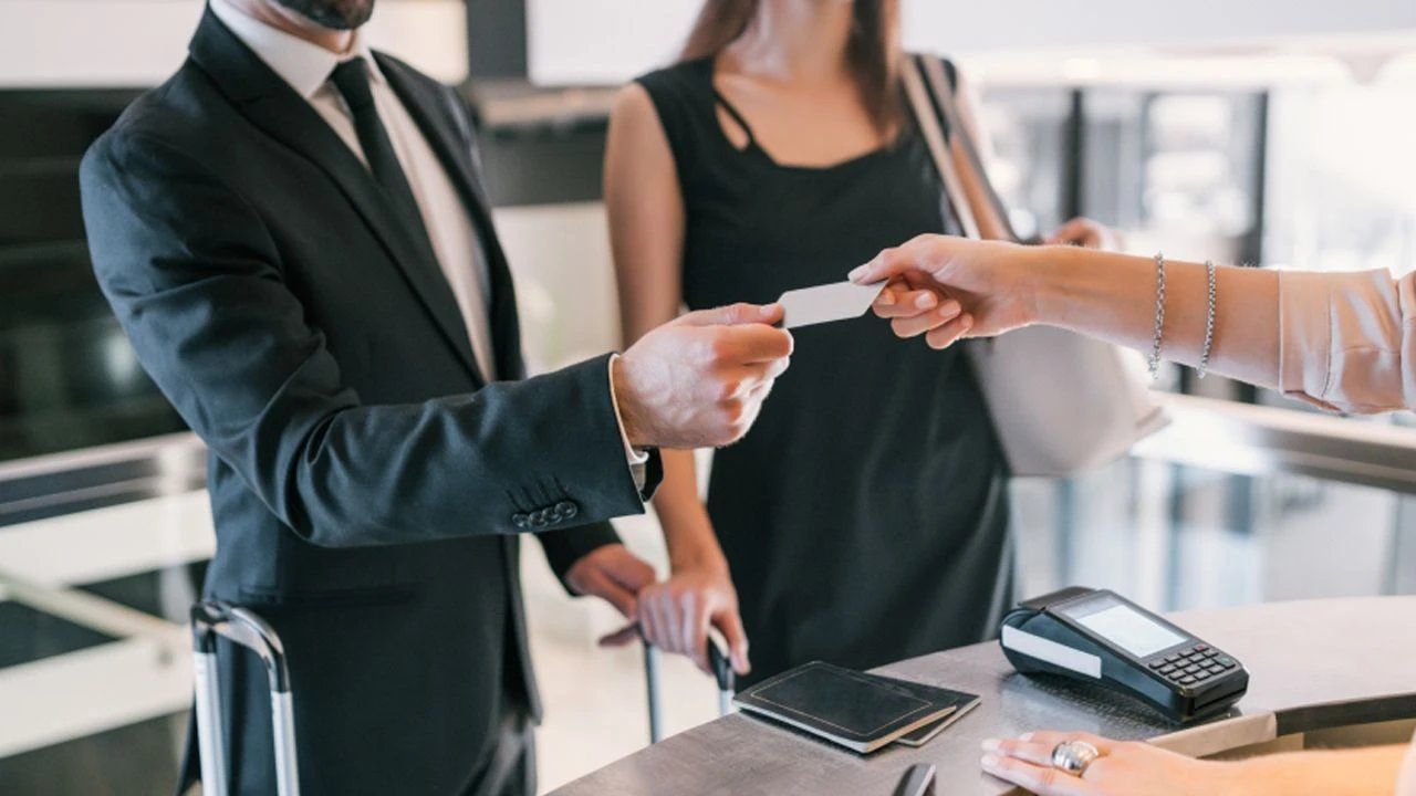 Alanya'da otelleri ilgilendiren yeni karar: Kimlik fotokopisi dönemi bitti...