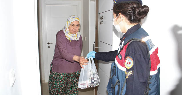 jandarma 3 alanyada jandarma yaslilarin eli ayagi oldu h404502 2cdd4 ce4c7