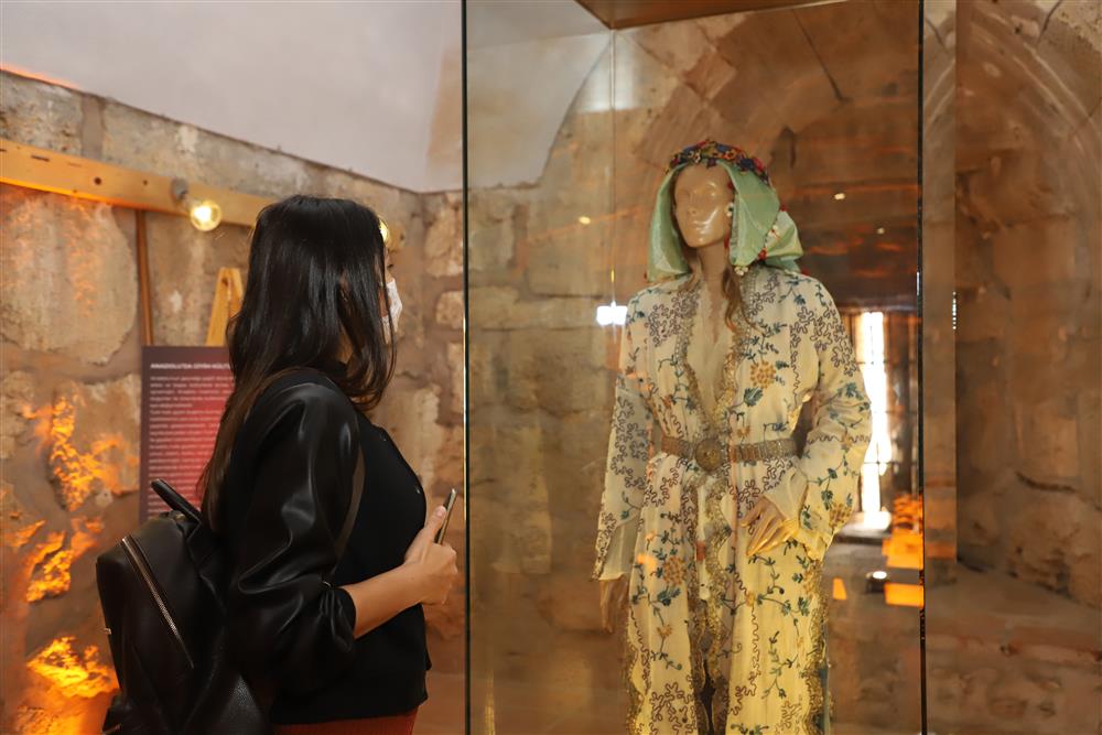 kadın sergisi 2 3deb4