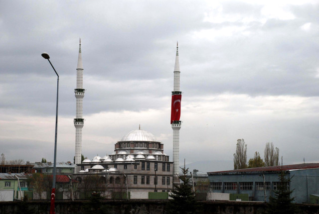 kars ışıklı 4 kars ehlibeyt isikli camii minaresine turk ba 1792534 o 085d8