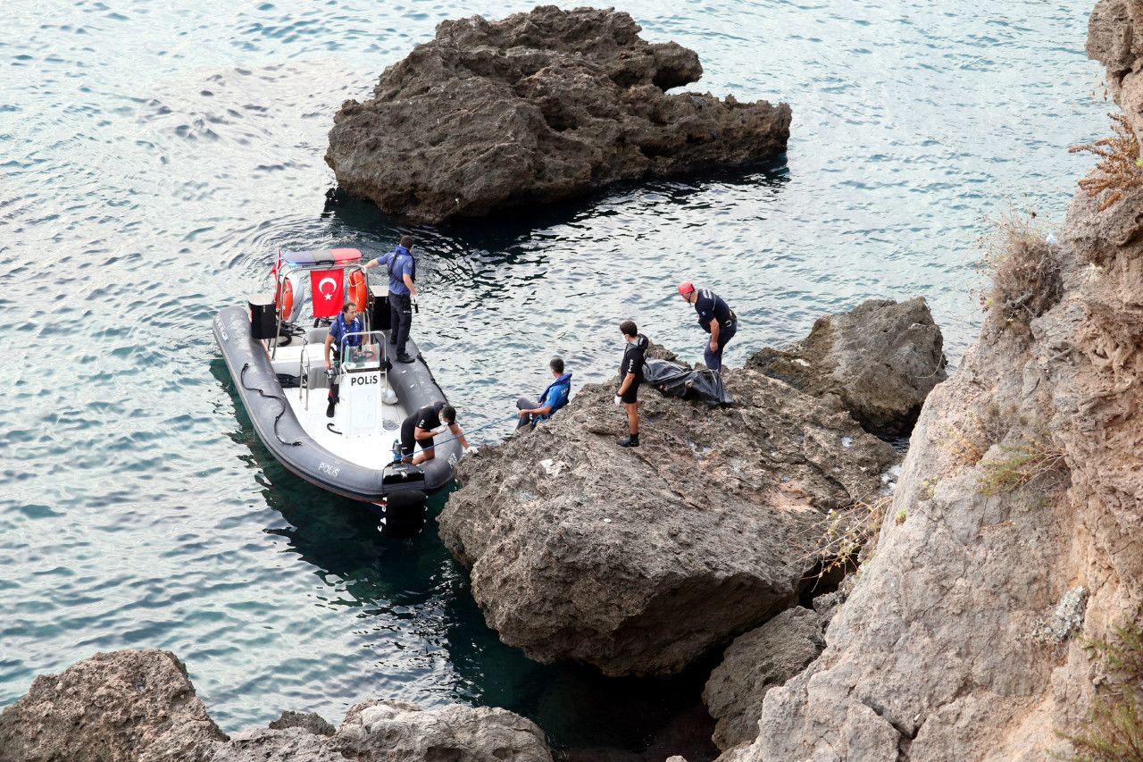 kayalıklarda kadın cesedi 2 d93b2