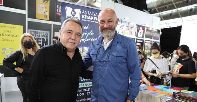 kitap fuarı ve başkan 4 75435