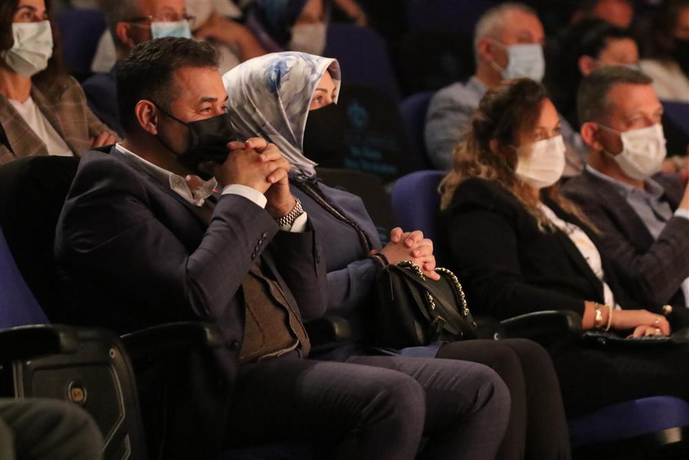 kıtaplar trıyatrosu 3 başkan ve eşi950522816772985344 ede08