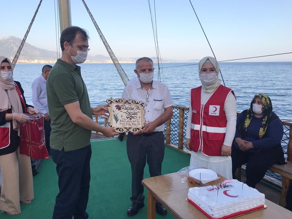 kızılay ve şehit aileleri tekne turu 2 104888781 1367133636810597 6729347450012212961 n 8406d