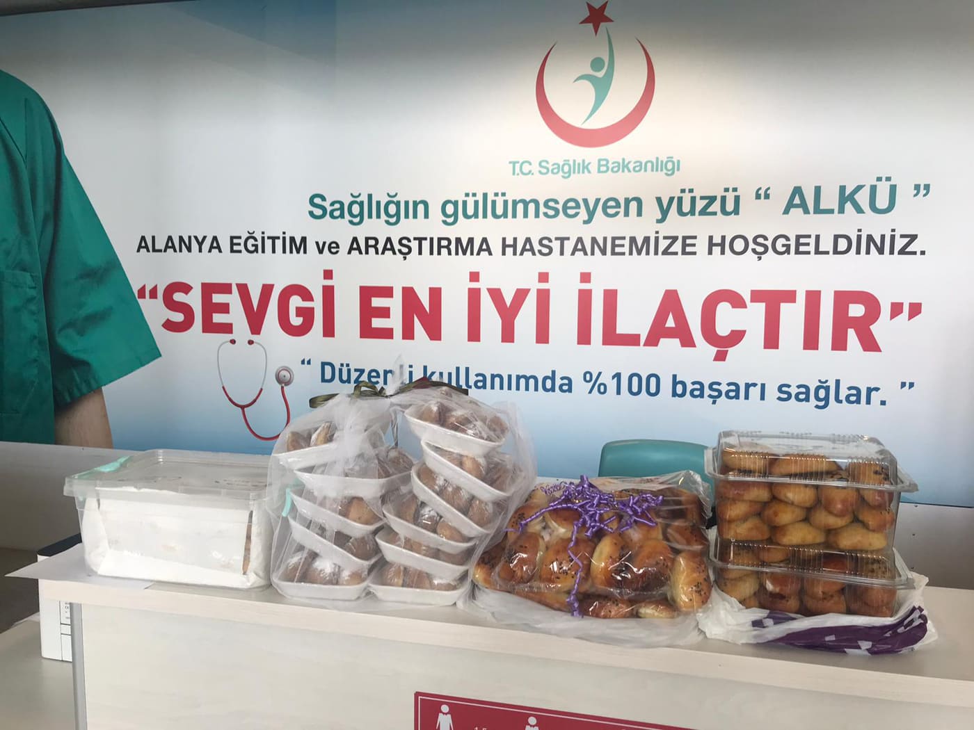 kızılaydan sağlıkçılara 1 129722205 372553367143460 8307399293569571375 n bb1d0