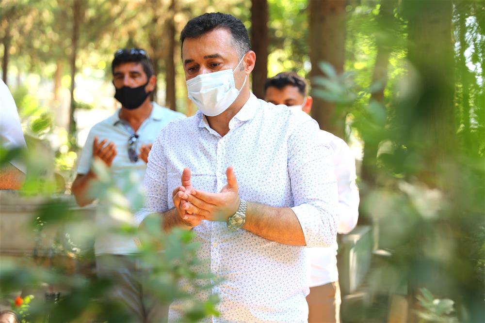 mezarlıkta çiçek başkan şehitlikte 3 879273216299890272 7e6a8