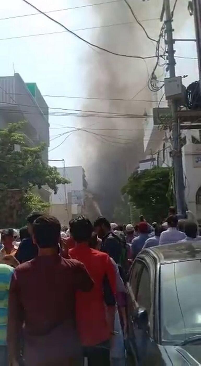 pakistan uçağı düştü 2 c3e81