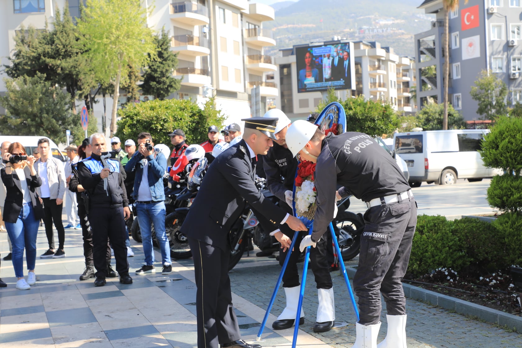 polis teşkilatı 177 yaşında çelenk a3a16