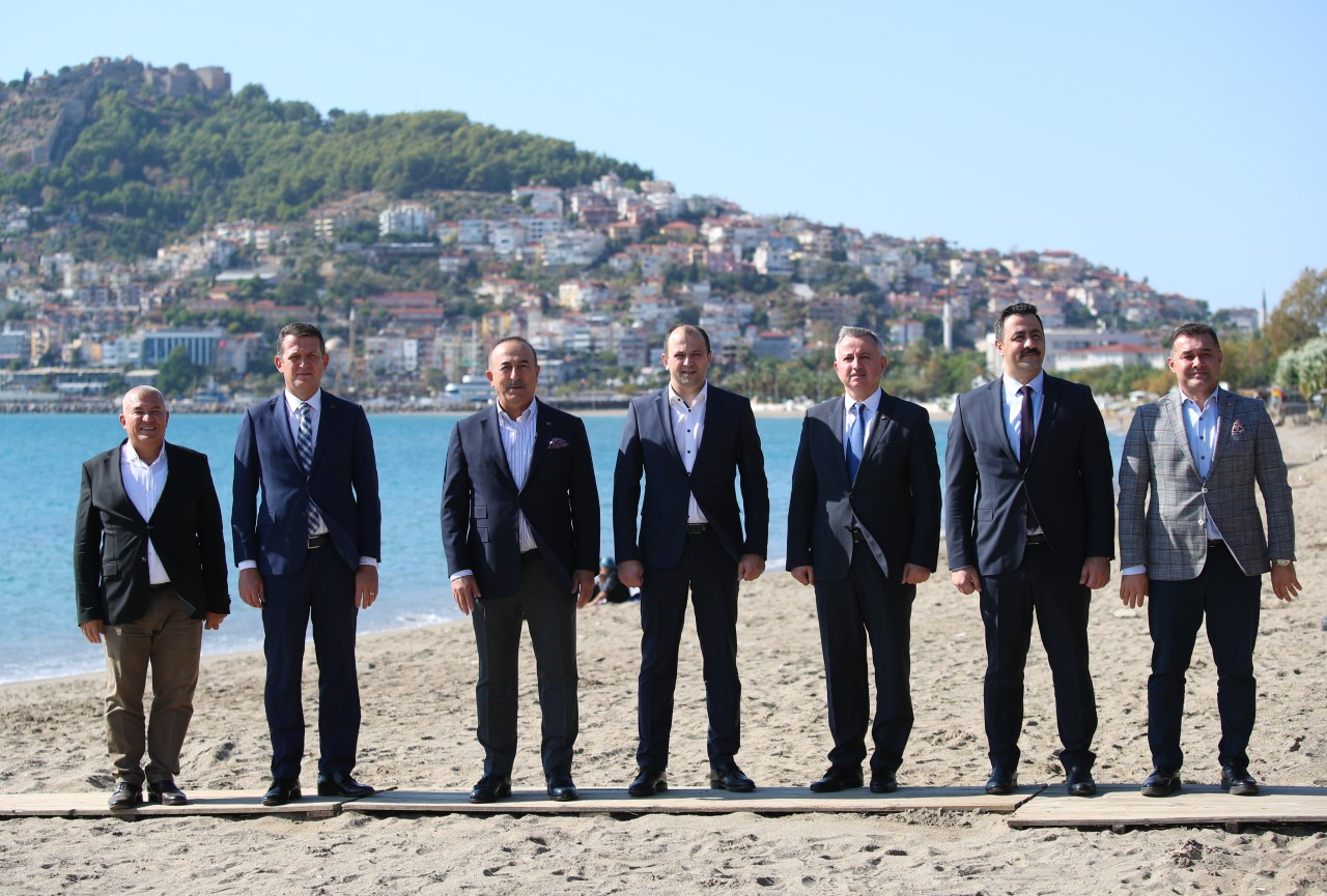 rektör ve bakan çavuşoğlu 2 thumbnail CEMM8220 b8ccb