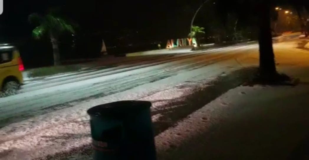 sahil de yoğun dolu 4 57d75