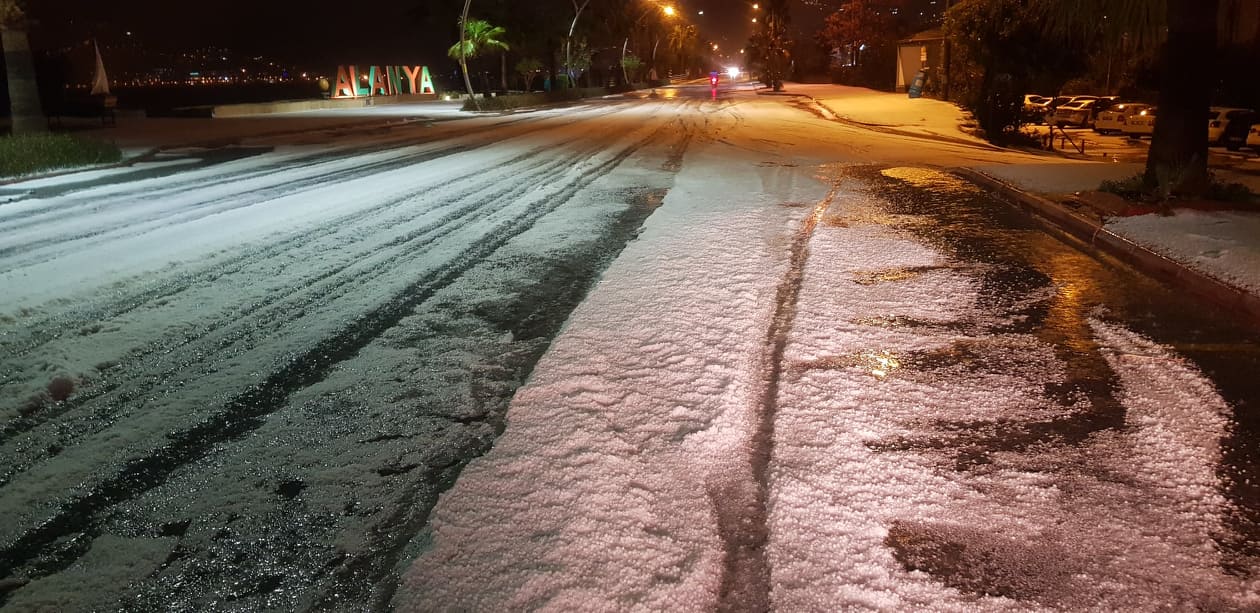 sahil de yoğun dolu ikinci kullan 0e0a0