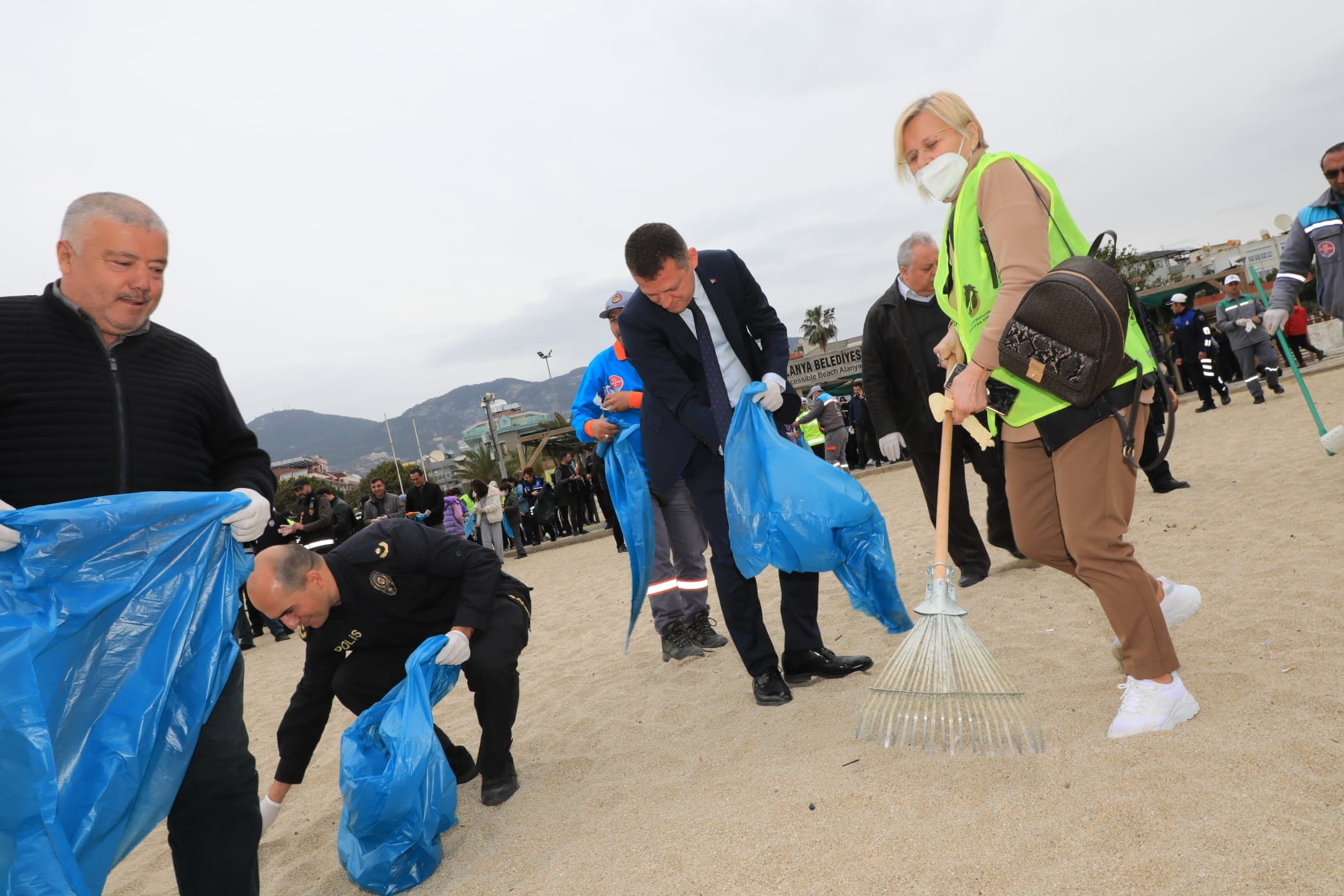 sahilde manşet 4c256