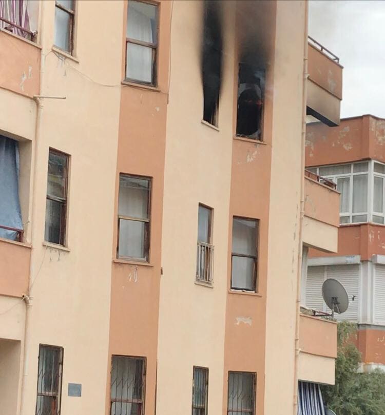 yanan eve kızılay desteği 2 0088a