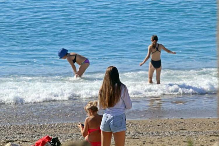 yerleşik turistler sahilde 4 9ccac