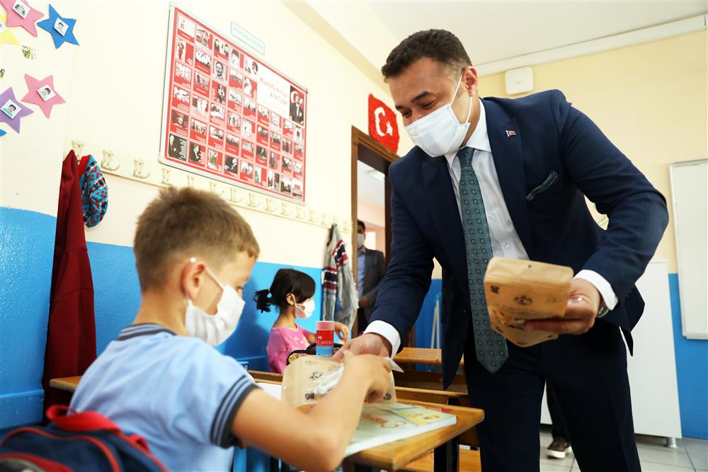 yücel başkan okulda 2 808ad