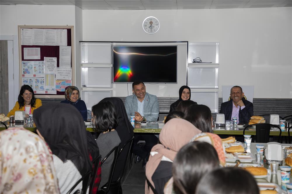 yücel ve ailesi kız yurdunda 3 68717