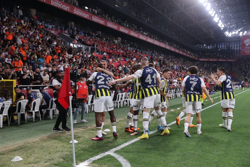 Fenerbahçe, Başakşehir’i yenip Türkiye Kupası’nın sahibi oldu: 2-0...  