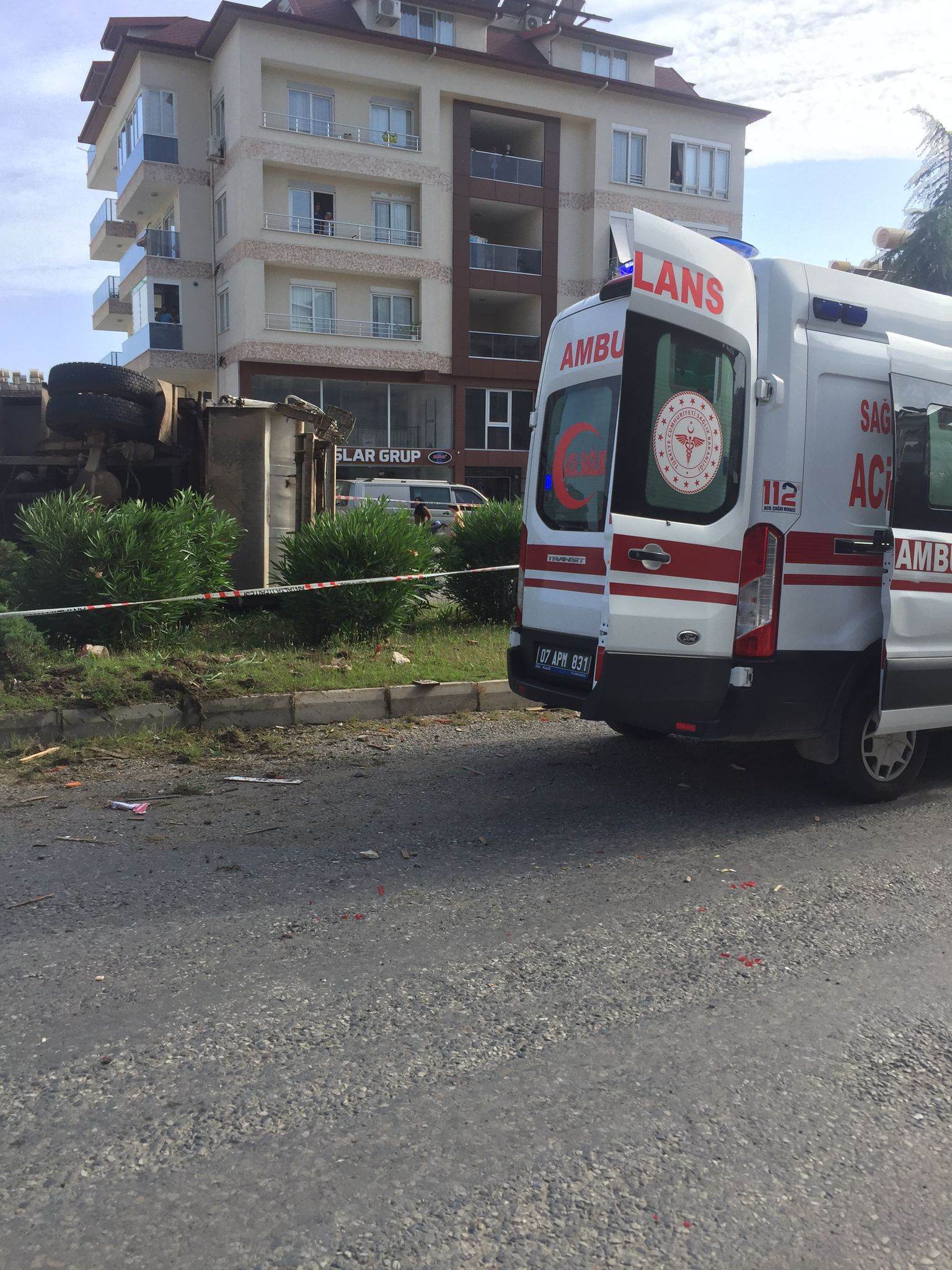 ÇÖP KAMYONU DEVRİLDİ 5 4a30f