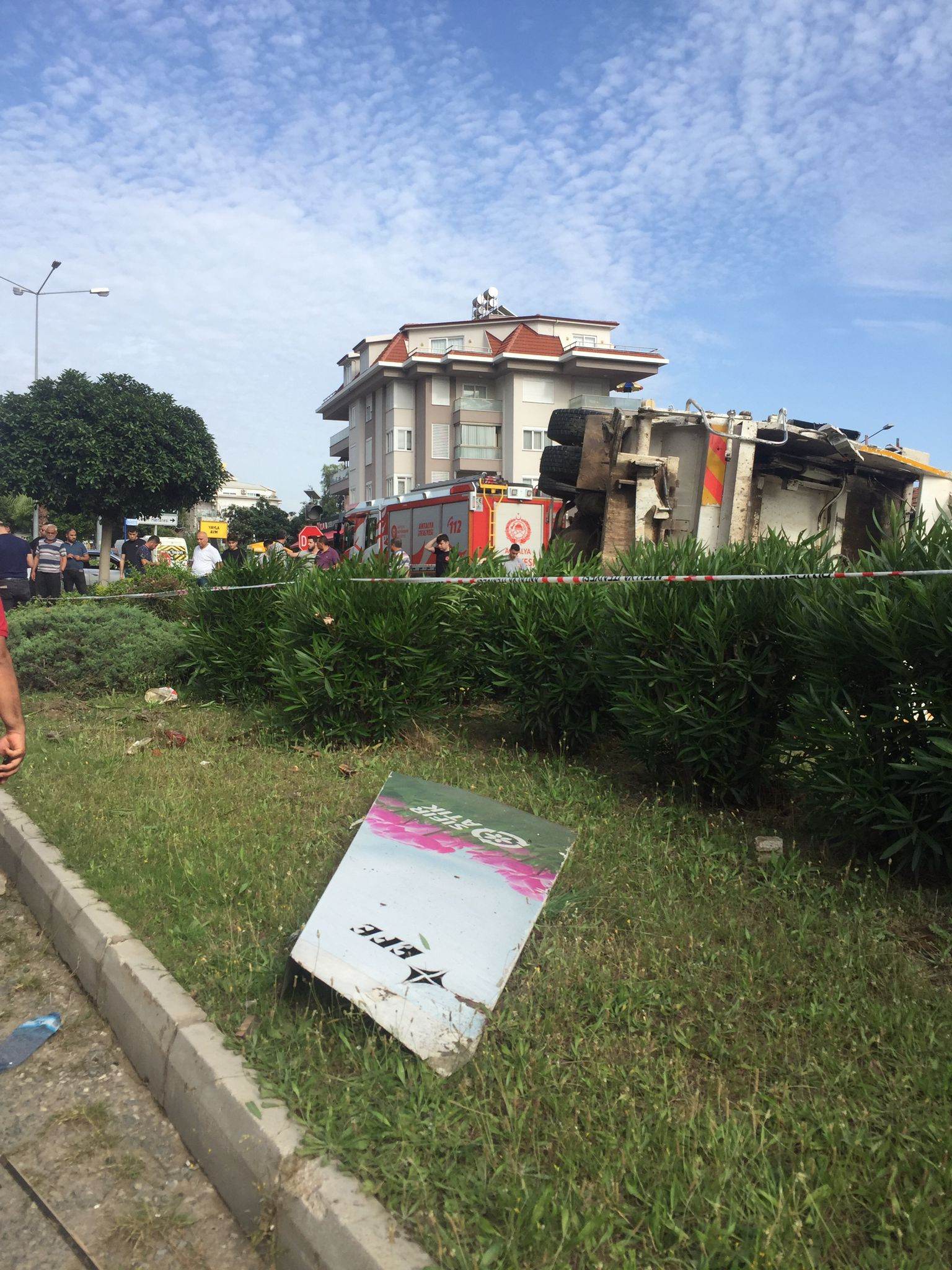 ÇÖP KAMYONU DEVRİLDİ 6 f6acf