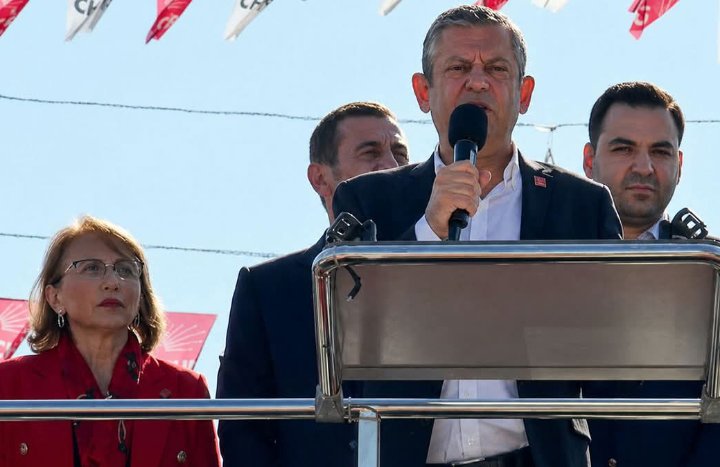 Özgür Özel Sakarya’dan seslendi: Garantiyi yandaşa değil, çiftçiye vereceğiz...