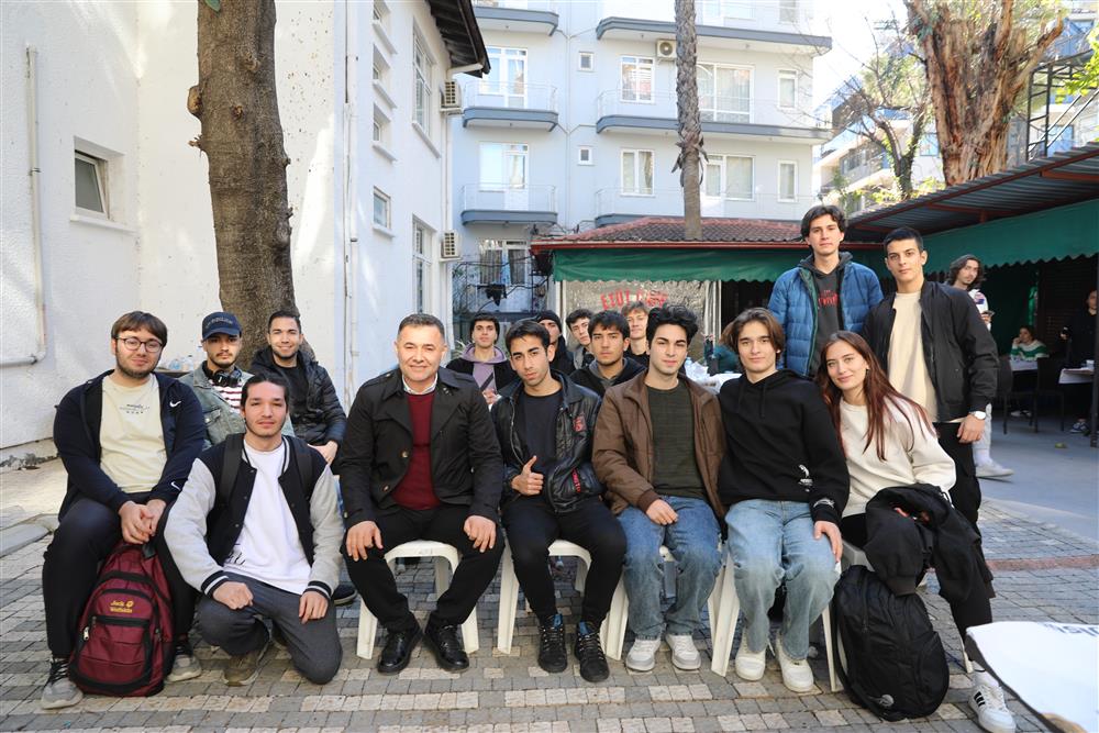 ÖĞRENCİLER VE YÜCEL 4 3646a