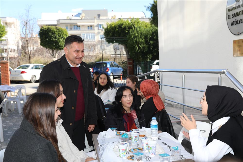 ÖĞRENCİLER VE YÜCEL 5 38e0b