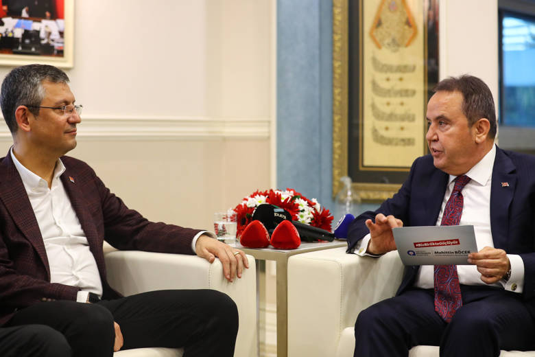 CHP Genel Başkanı Özgür Özel Başkan Muhittin Böcek’i ziyaret etti...